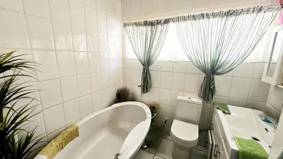 3 Bedroom Property for Sale in Flamingo Park Free State